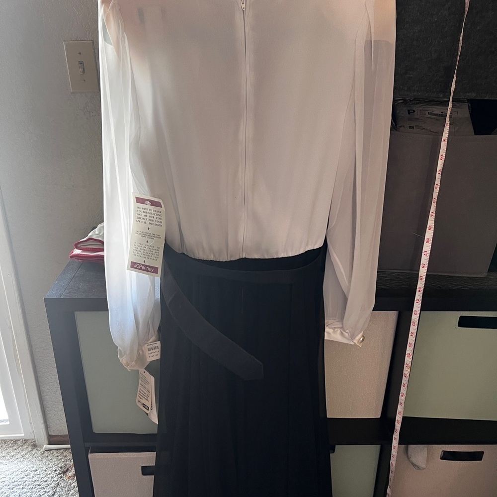 After Dark Black and White Long Sleeve Dress - Picture 7 of 7